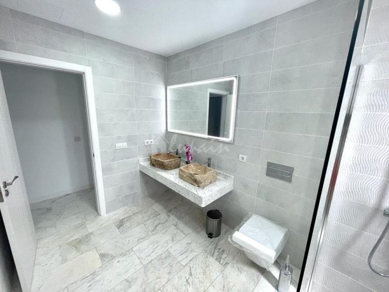 Chalet de 3 habitaciones en Costa Adeje en venta con piscina garaje - 1.900.000 € (Ref: 10001243)