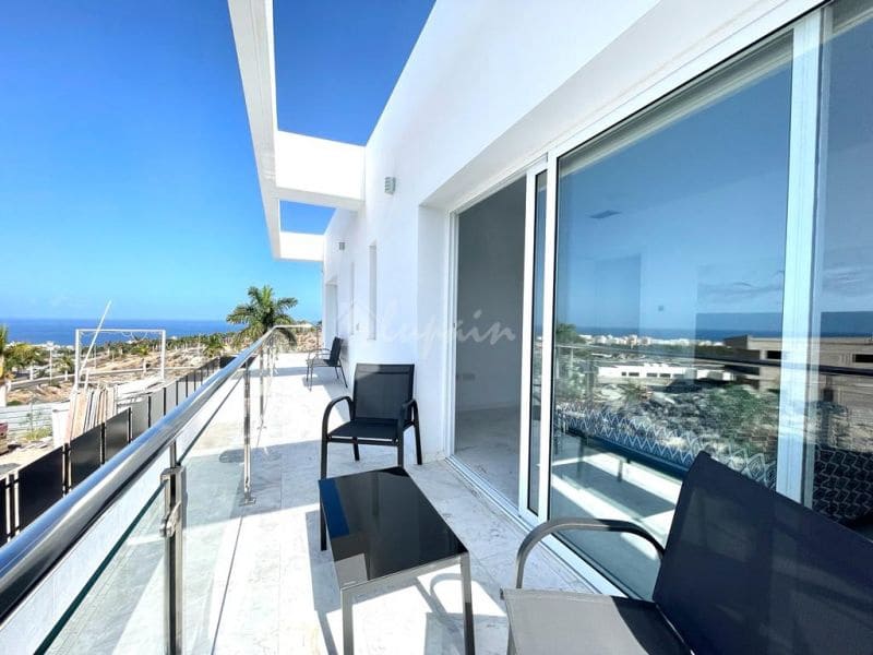 Chalet de 3 habitaciones en Costa Adeje en venta con piscina garaje - 1.900.000 € (Ref: 10001243)