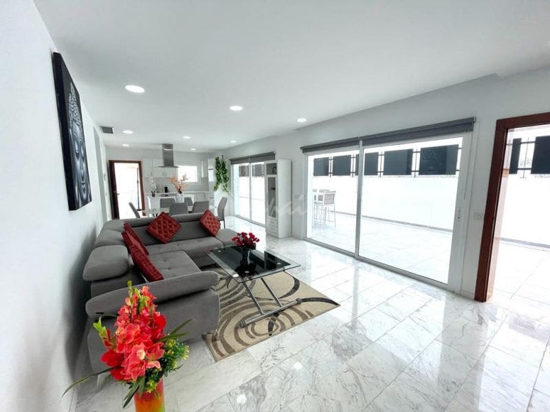 Chalet de 3 habitaciones en Costa Adeje en venta con piscina garaje - 1.900.000 € (Ref: 10001243)