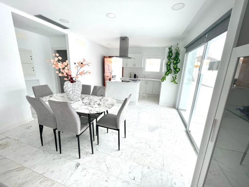 Chalet de 3 habitaciones en Costa Adeje en venta con piscina garaje - 1.900.000 € (Ref: 10001243)