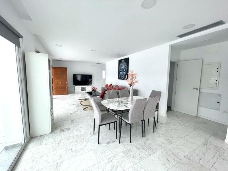 Chalet de 3 habitaciones en Costa Adeje en venta con piscina garaje - 1.900.000 € (Ref: 10001243)