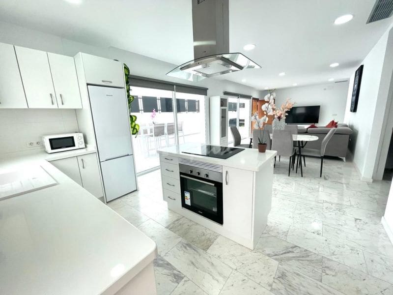 Chalet de 3 habitaciones en Costa Adeje en venta con piscina garaje - 1.900.000 € (Ref: 10001243)