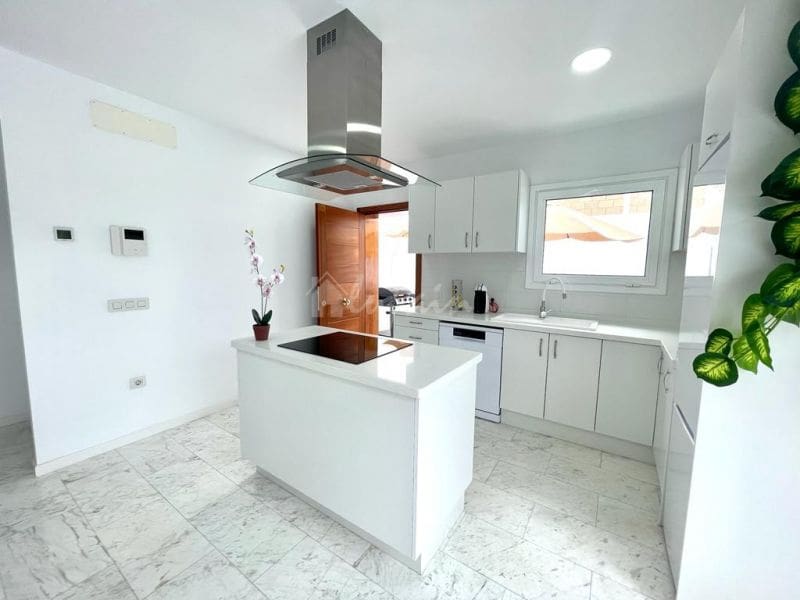 Chalet de 3 habitaciones en Costa Adeje en venta con piscina garaje - 1.900.000 € (Ref: 10001243)