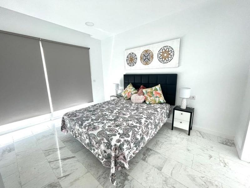 Chalet de 3 habitaciones en Costa Adeje en venta con piscina garaje - 1.900.000 € (Ref: 10001243)