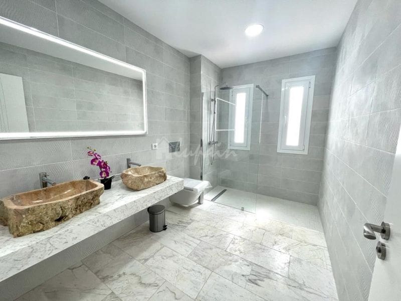 Chalet de 3 habitaciones en Costa Adeje en venta con piscina garaje - 1.900.000 € (Ref: 10001243)