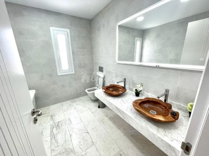 Chalet de 3 habitaciones en Costa Adeje en venta con piscina garaje - 1.900.000 € (Ref: 10001243)