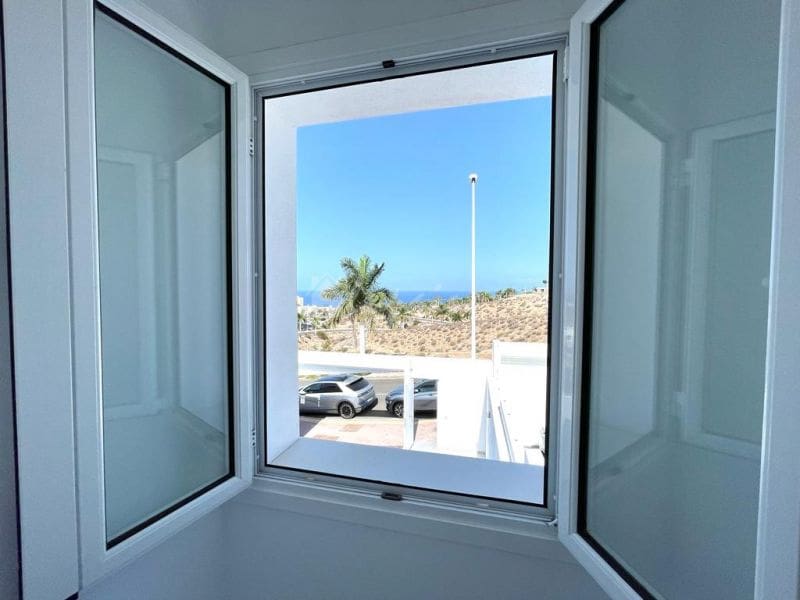 Chalet de 3 habitaciones en Costa Adeje en venta con piscina garaje - 1.900.000 € (Ref: 10001243)