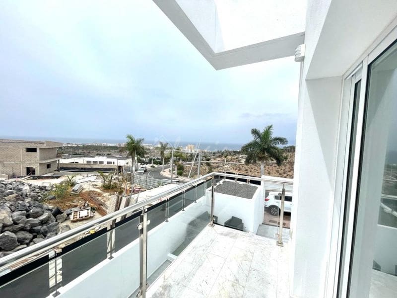Chalet de 3 habitaciones en Costa Adeje en venta con piscina garaje - 1.900.000 € (Ref: 10001243)