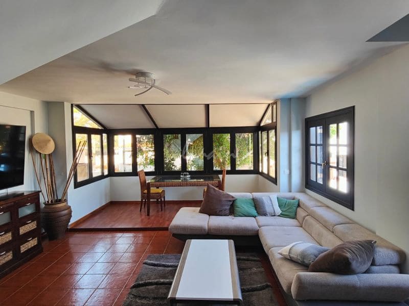 Chalet de 3 habitaciones en Costa del Silencio en venta con piscina garaje - 425.000 € (Ref: 10001245)