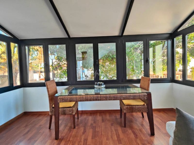 Chalet de 3 habitaciones en Costa del Silencio en venta con piscina garaje - 425.000 € (Ref: 10001245)