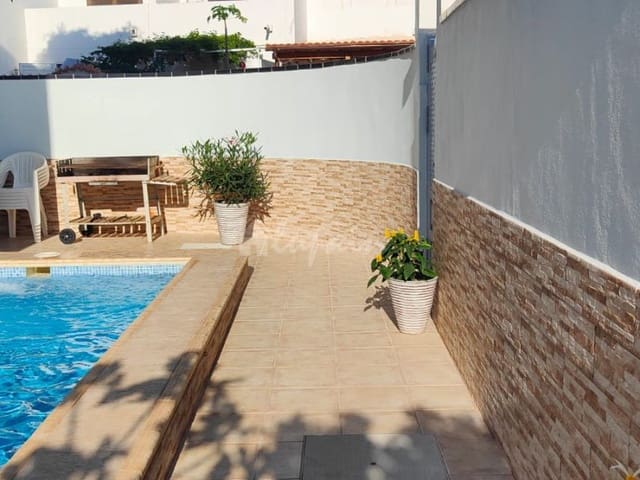 Chalet de 3 habitaciones en Costa del Silencio, Arona en venta con piscina garaje - 425.000 € (Ref: 10001245)