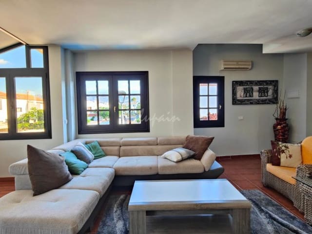 Chalet de 3 habitaciones en Costa del Silencio, Arona en venta con piscina garaje - 425.000 € (Ref: 10001245)