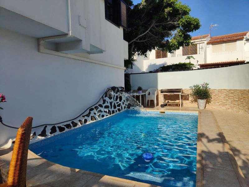 Chalet de 3 habitaciones en Costa del Silencio en venta con piscina garaje - 425.000 € (Ref: 10001245)
