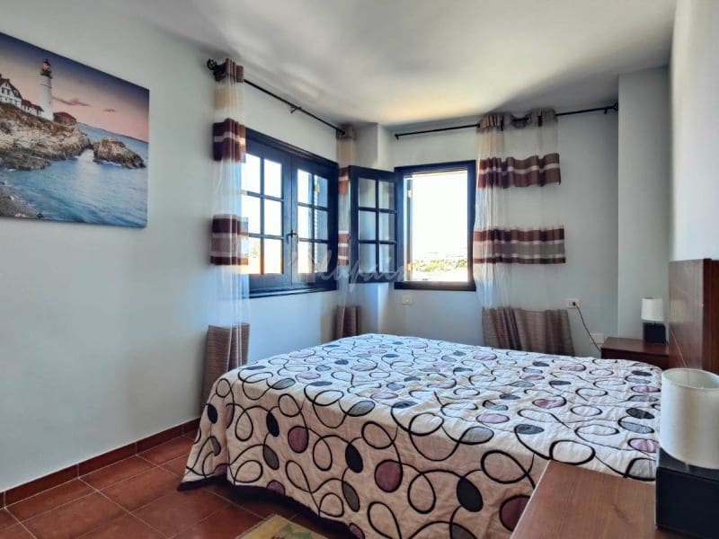 Chalet de 3 habitaciones en Costa del Silencio en venta con piscina garaje - 425.000 € (Ref: 10001245)