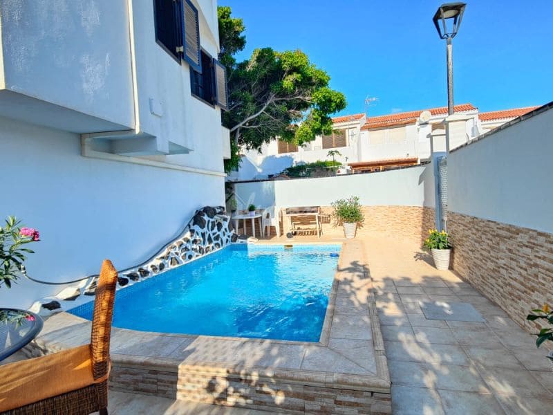 Chalet de 3 habitaciones en Costa del Silencio en venta con piscina garaje - 425.000 € (Ref: 10001245)