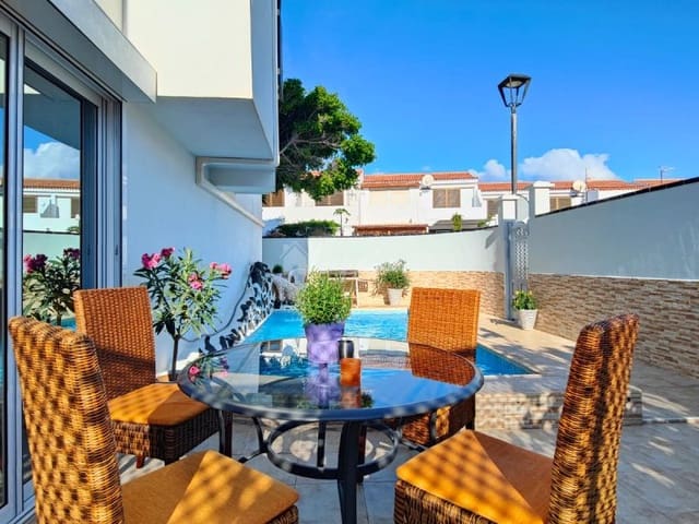 Chalet de 3 habitaciones en Costa del Silencio, Arona en venta con piscina garaje - 425.000 € (Ref: 10001245)