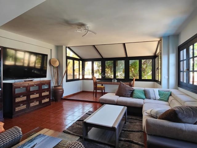 Chalet de 3 habitaciones en Costa del Silencio, Arona en venta con piscina garaje - 425.000 € (Ref: 10001245)