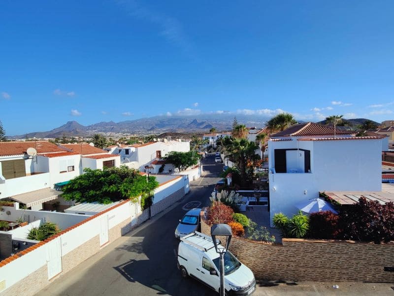 Chalet de 3 habitaciones en Costa del Silencio en venta con piscina garaje - 425.000 € (Ref: 10001245)