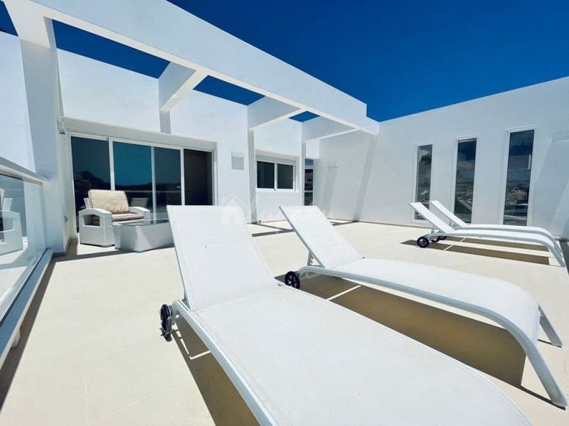 Chalet de 3 habitaciones en Roque del Conde en venta con piscina garaje - 1.790.000 € (Ref: 10001254)