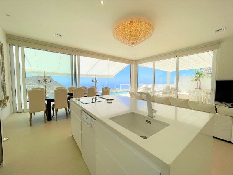 Chalet de 3 habitaciones en Roque del Conde en venta con piscina garaje - 1.790.000 € (Ref: 10001254)