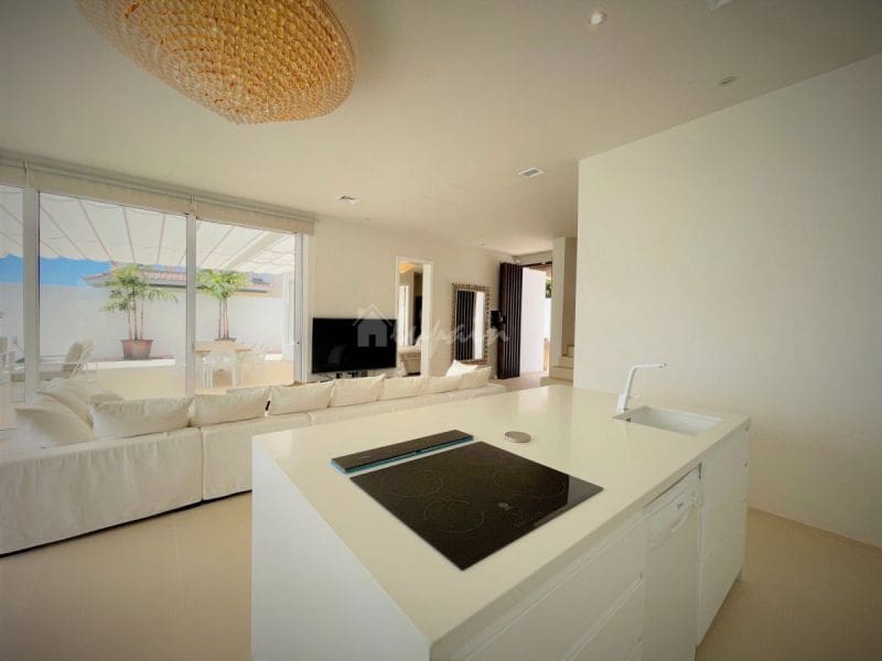 Chalet de 3 habitaciones en Roque del Conde en venta con piscina garaje - 1.790.000 € (Ref: 10001254)