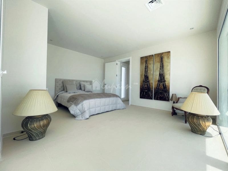Chalet de 3 habitaciones en Roque del Conde en venta con piscina garaje - 1.790.000 € (Ref: 10001254)