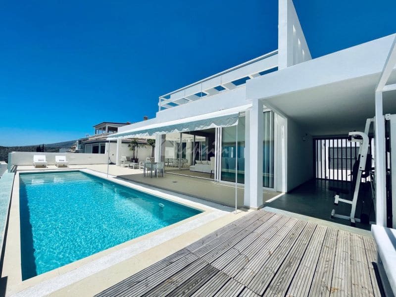 Chalet de 3 habitaciones en Roque del Conde en venta con piscina garaje - 1.790.000 € (Ref: 10001254)