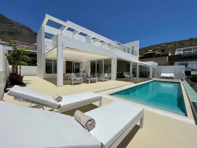 Chalet de 3 habitaciones en Roque del Conde en venta con piscina garaje - 1.790.000 € (Ref: 10001254)