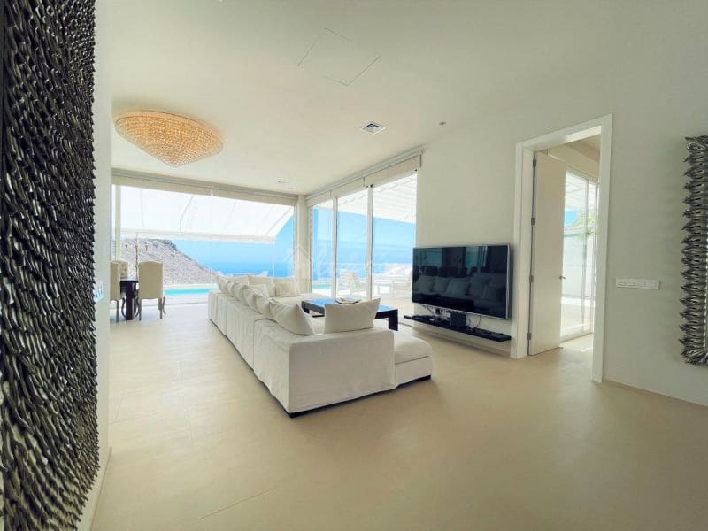 Chalet de 3 habitaciones en Roque del Conde en venta con piscina garaje - 1.790.000 € (Ref: 10001254)