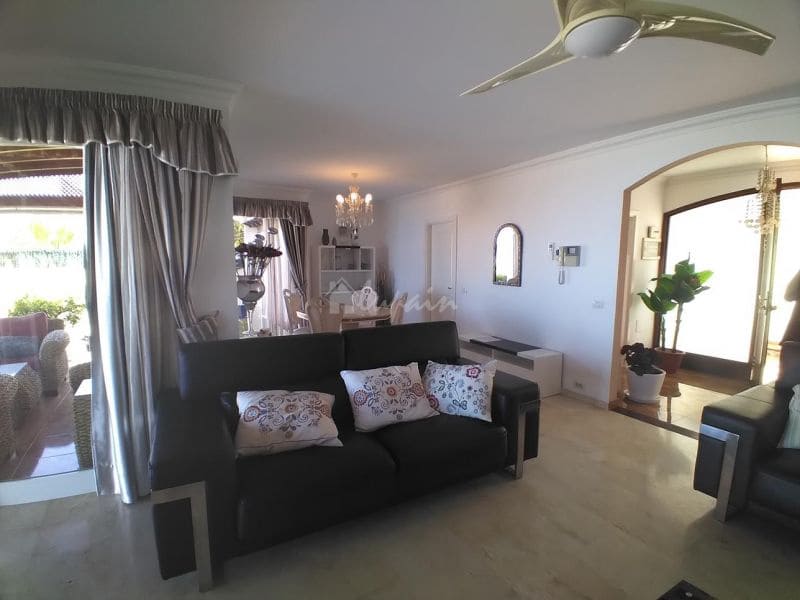 Chalet de 4 habitaciones en Roque del Conde en venta con piscina garaje - 995.000 € (Ref: 10001257)