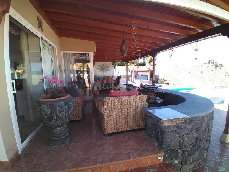 Chalet de 4 habitaciones en Roque del Conde en venta con piscina garaje - 995.000 € (Ref: 10001257)