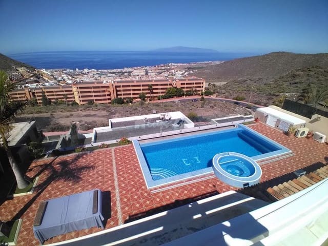 4 soverom Villa til salgs i Roque del Conde, Adeje med svømmebasseng garasje - € 995 000 (Ref: 10001257)