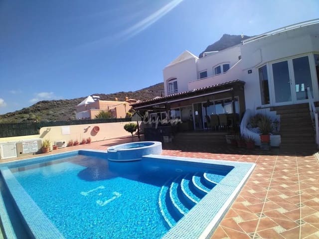 4 soverom Villa til salgs i Roque del Conde, Adeje med svømmebasseng garasje - € 995 000 (Ref: 10001257)