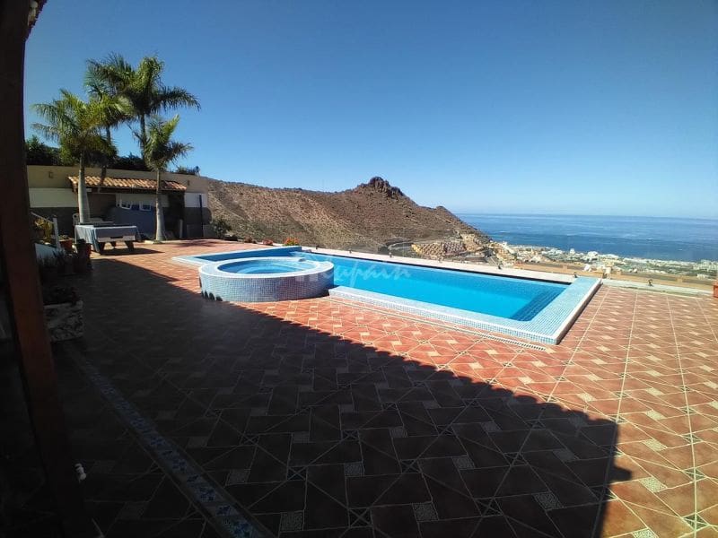 Chalet de 4 habitaciones en Roque del Conde en venta con piscina garaje - 995.000 € (Ref: 10001257)