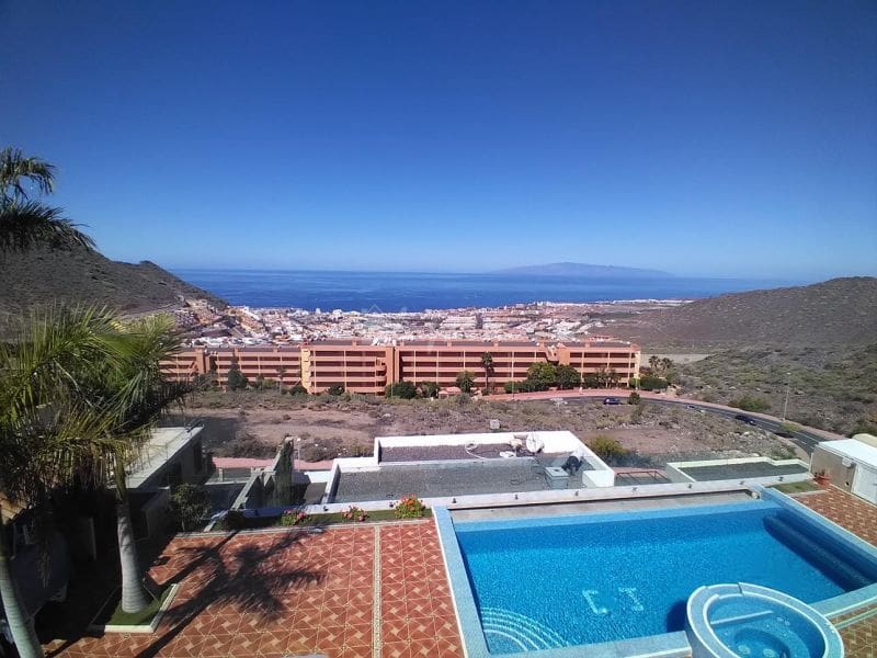 Chalet de 4 habitaciones en Roque del Conde en venta con piscina garaje - 995.000 € (Ref: 10001257)