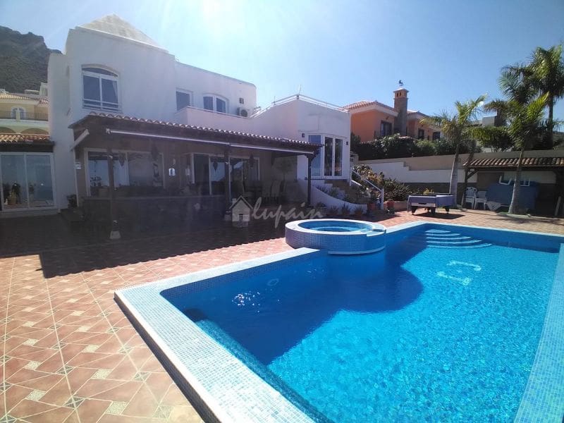 Chalet de 4 habitaciones en Roque del Conde en venta con piscina garaje - 995.000 € (Ref: 10001257)