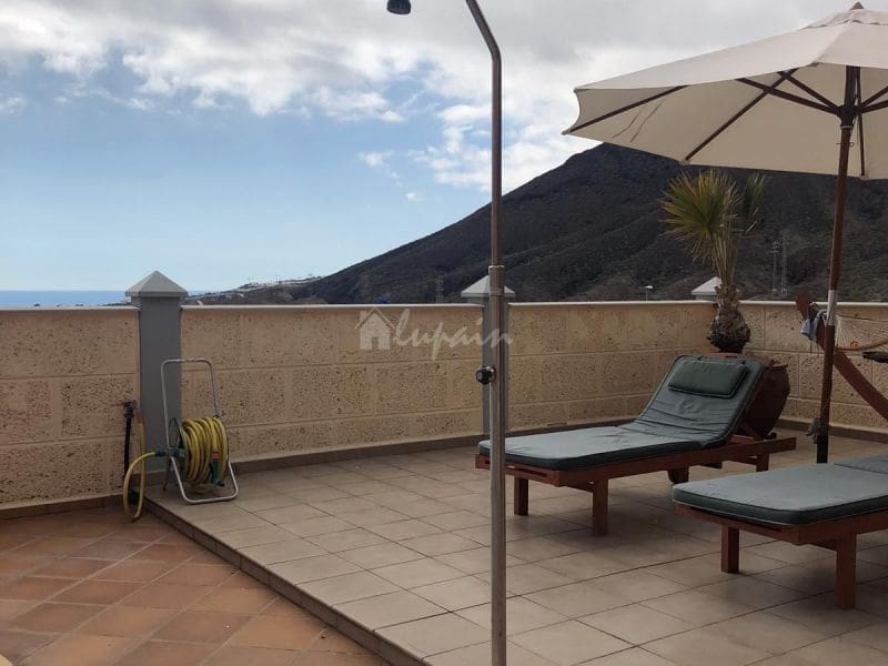 4 Zimmer Haus zu verkaufen in Los Cristianos mit Pool Garage - 750.000 € (Ref: 10001263)