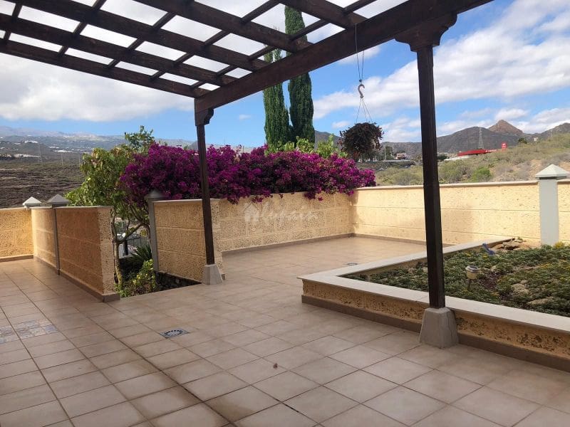 4 Zimmer Haus zu verkaufen in Los Cristianos mit Pool Garage - 750.000 € (Ref: 10001263)