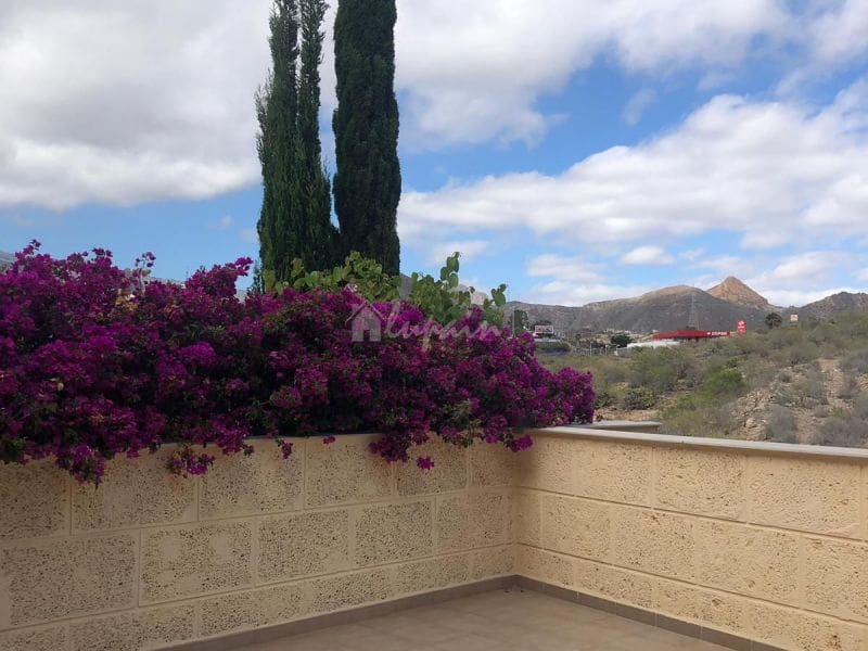 4 Zimmer Haus zu verkaufen in Los Cristianos mit Pool Garage - 750.000 € (Ref: 10001263)