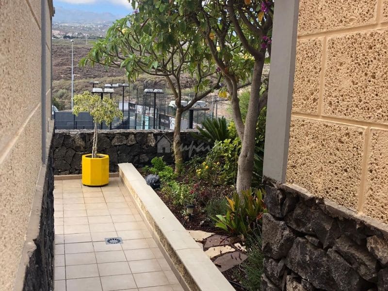 4 Zimmer Haus zu verkaufen in Los Cristianos mit Pool Garage - 750.000 € (Ref: 10001263)