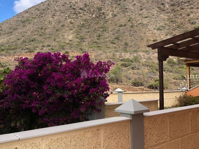 4 Zimmer Haus zu verkaufen in Los Cristianos mit Pool Garage - 750.000 € (Ref: 10001263)