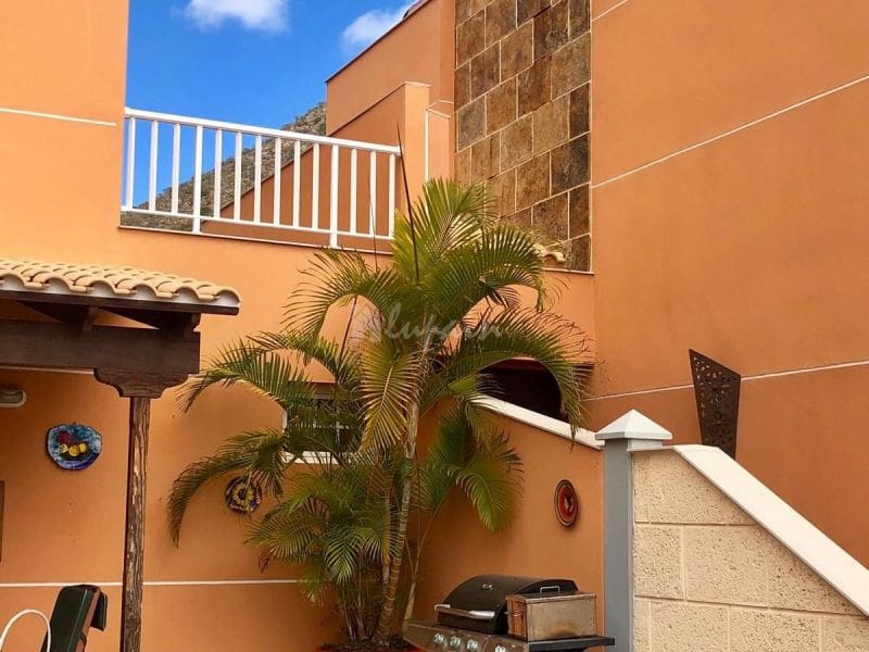 4 Zimmer Haus zu verkaufen in Los Cristianos mit Pool Garage - 750.000 € (Ref: 10001263)