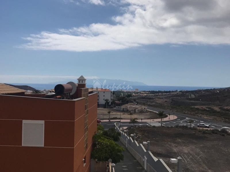4 Zimmer Haus zu verkaufen in Los Cristianos mit Pool Garage - 750.000 € (Ref: 10001263)