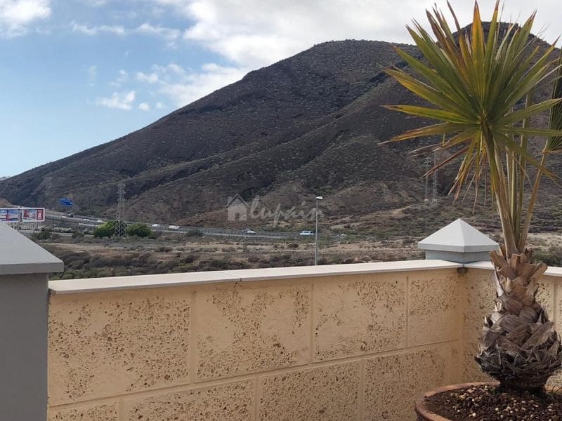 4 Zimmer Haus zu verkaufen in Los Cristianos mit Pool Garage - 750.000 € (Ref: 10001263)