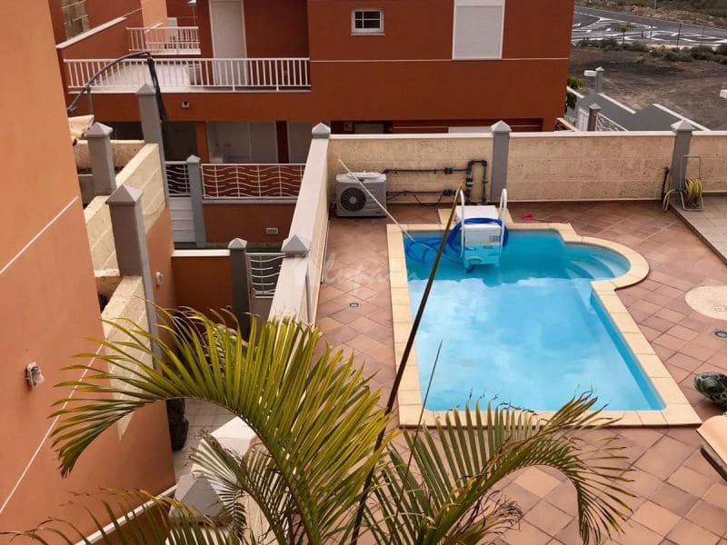 4 Zimmer Haus zu verkaufen in Los Cristianos mit Pool Garage - 750.000 € (Ref: 10001263)