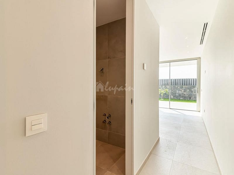4 chambre Villa/Maison à vendre à Callao Salvaje avec piscine garage - 1 250 000 € (Ref: 10001266)