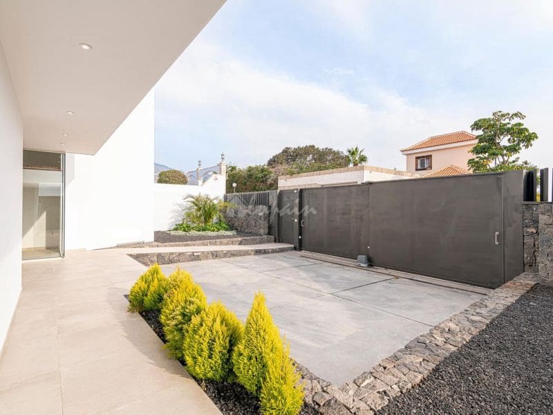 4 chambre Villa/Maison à vendre à Callao Salvaje avec piscine garage - 1 250 000 € (Ref: 10001266)