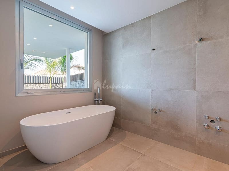 4 chambre Villa/Maison à vendre à Callao Salvaje avec piscine garage - 1 250 000 € (Ref: 10001266)