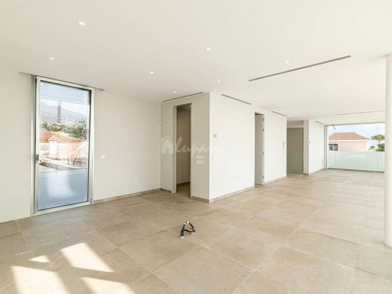 4 chambre Villa/Maison à vendre à Callao Salvaje avec piscine garage - 1 250 000 € (Ref: 10001266)