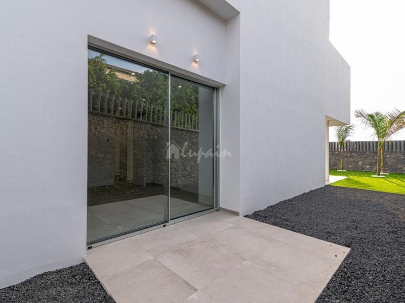 4 chambre Villa/Maison à vendre à Callao Salvaje avec piscine garage - 1 250 000 € (Ref: 10001266)